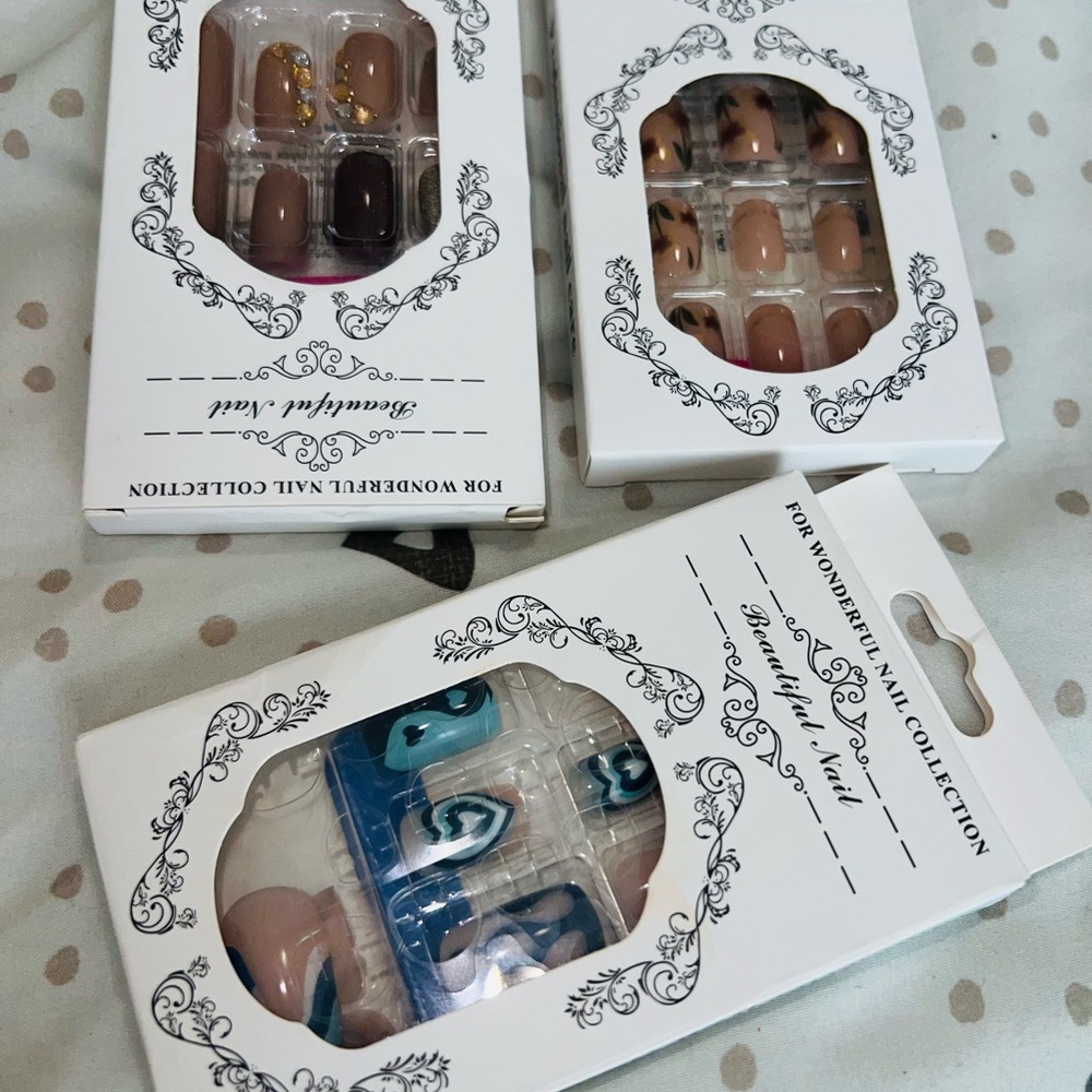 Assorted False Nail Bundle - Picture 9 of 13